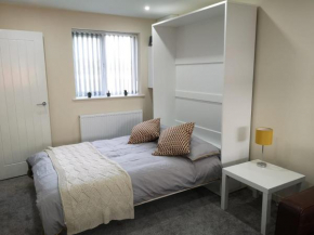 M60 Modern Studio Appartment with free parking